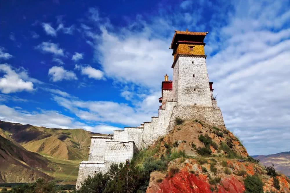 Handcrafted Thangka Painting Pendant Necklace – Exquisite Tibetan Buddhist Art Piece, Perfect for Collection and Decoration