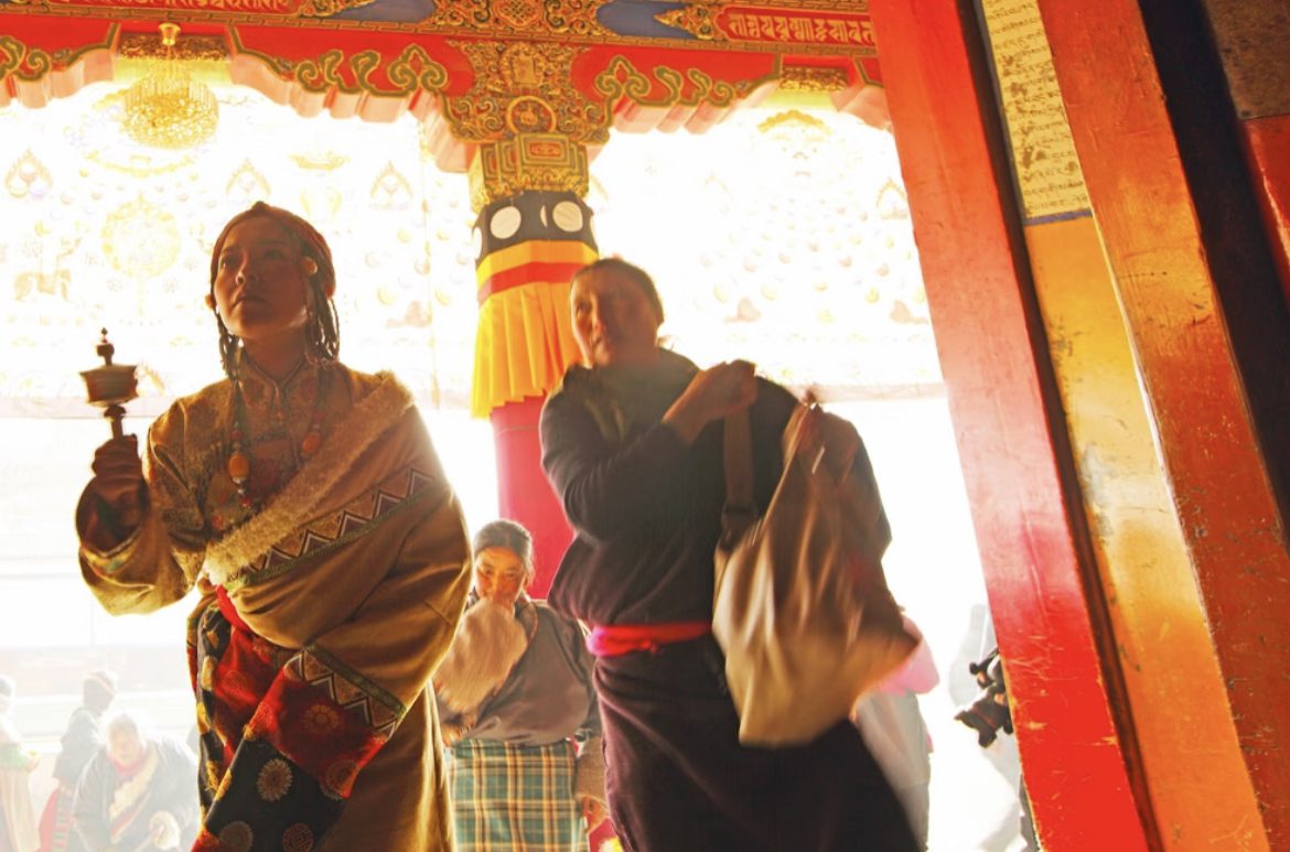 Sacred Hart: Unveiling the Luminous Symbolism of the Deer 5 - Tanfog Sacred Hart: Unveiling the Luminous Symbolism of the Deer 4 - Tanfog