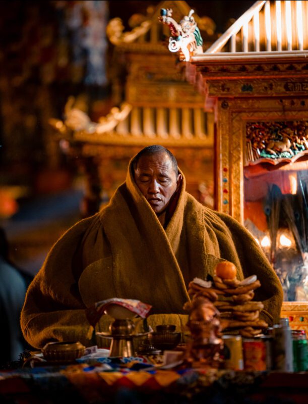 Sacred Canvas: A Guide to Thangka Painting 7 - Tanfog Sacred Canvas: A Guide to Thangka Painting 6 - Tanfog