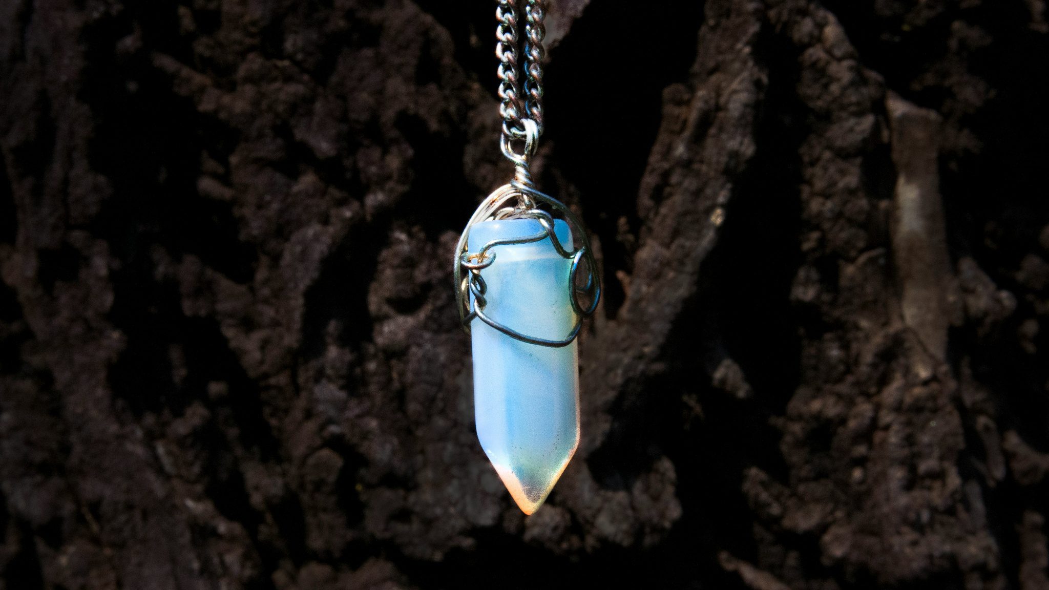 How to Choose a Crystal Necklace for Emotional Balance2