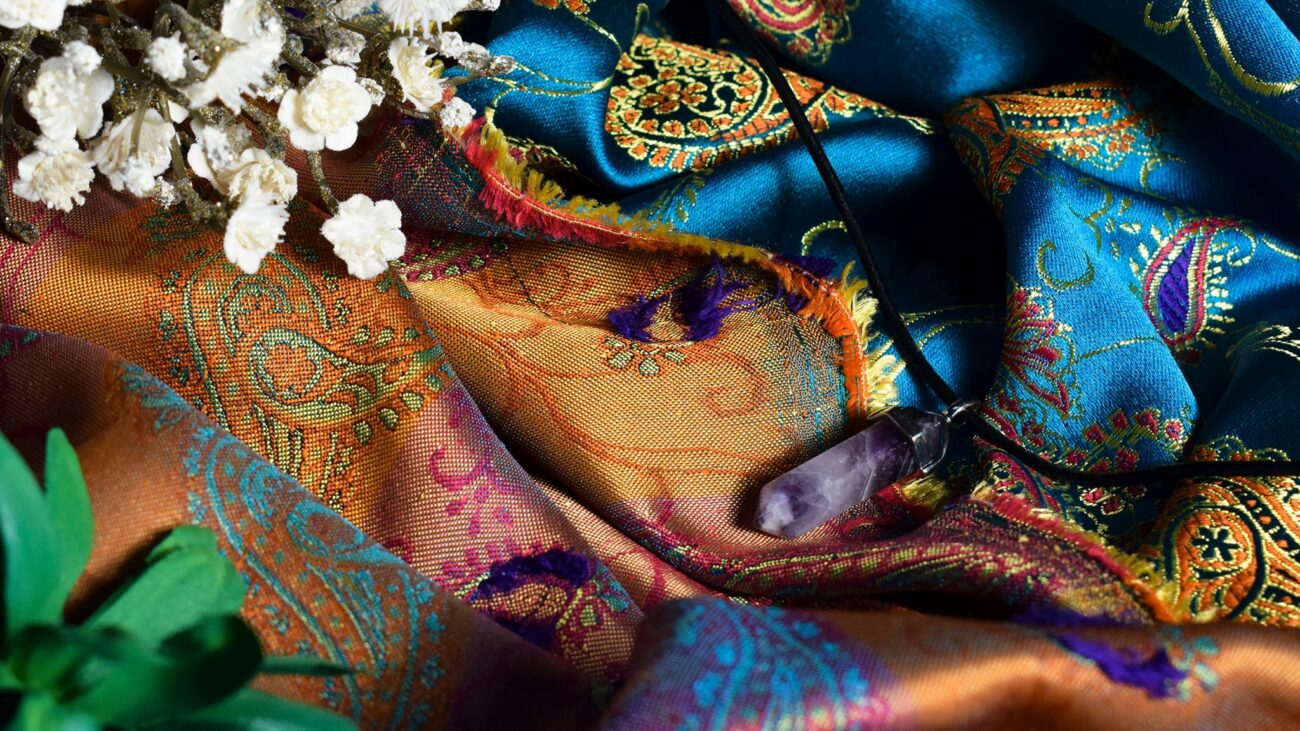 Why People Wear Crystal Necklaces for Intention 4 - Tanfog Why People Wear Crystal Necklaces for Intention 3 - Tanfog