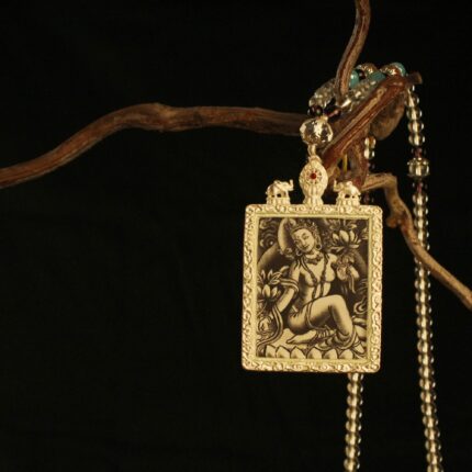 vintage-silver-green-tara-protection-locket