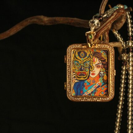 yin-yang-mask-beauty-locket0